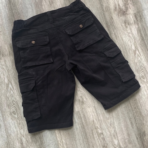 Black Cotton Bermuda Cargo Shorts | Size: 4 - Picture 4 of 16